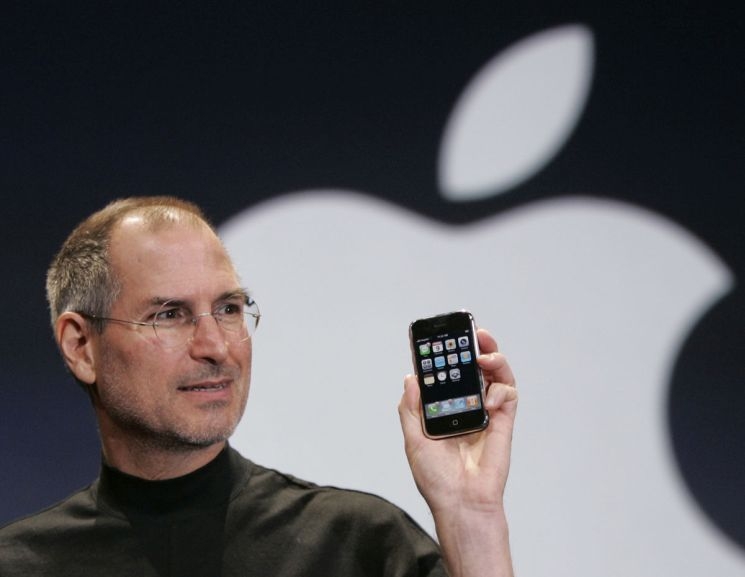 Nyolc éve mutatták be az első iPhone-t Nyolc éve mutatták be az első iPhone-t