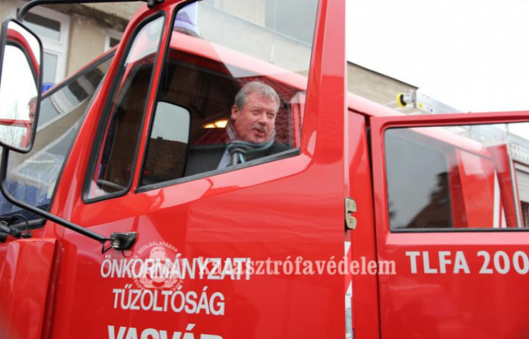 Tűzoltófecskendőt szenteltek fel Vasváron Tűzoltófecskendőt szenteltek fel Vasváron