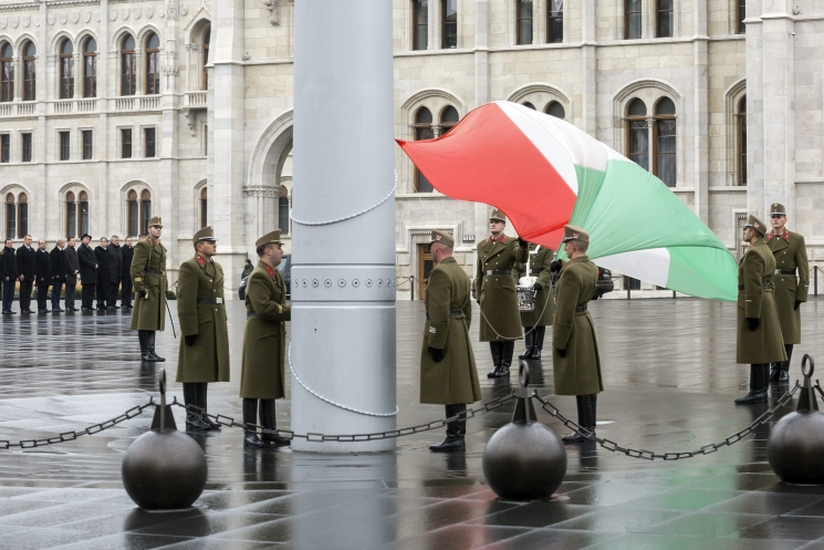 Mit is jelent az, hogy a kormány nemzeti gyásznappá nyilvánította október 15-ét?