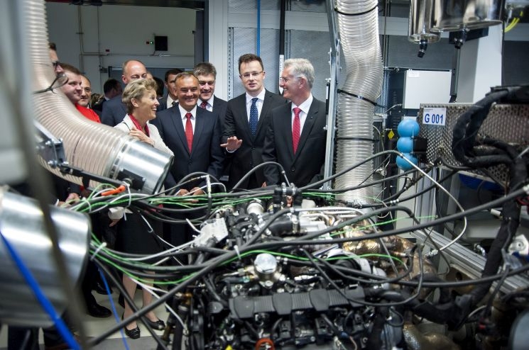 Elkészült az Audi motorfejlesztő központja Elkészült az Audi motorfejlesztő központja