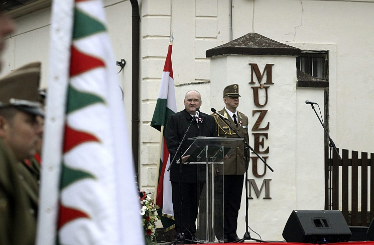 Hende Csaba Sümegen a tapolcai választásról is beszélt