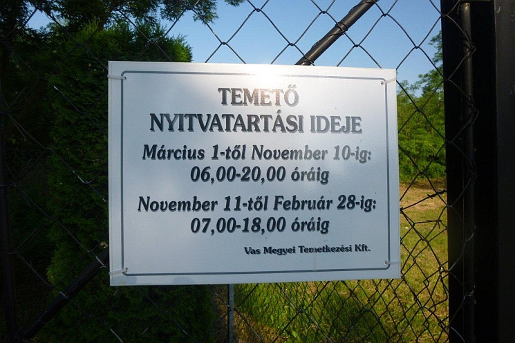 Mozgáskorlátozott és idős emberek rekedtek benn a herényi temetőben