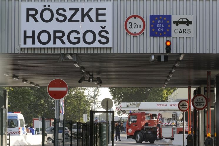 Szinte kiürült a röszkei átkelő szerb oldala