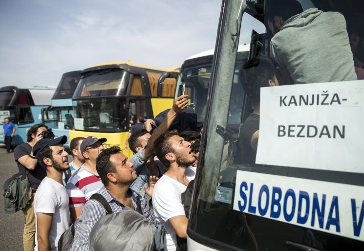 Szinte kiürült a röszkei átkelő szerb oldala