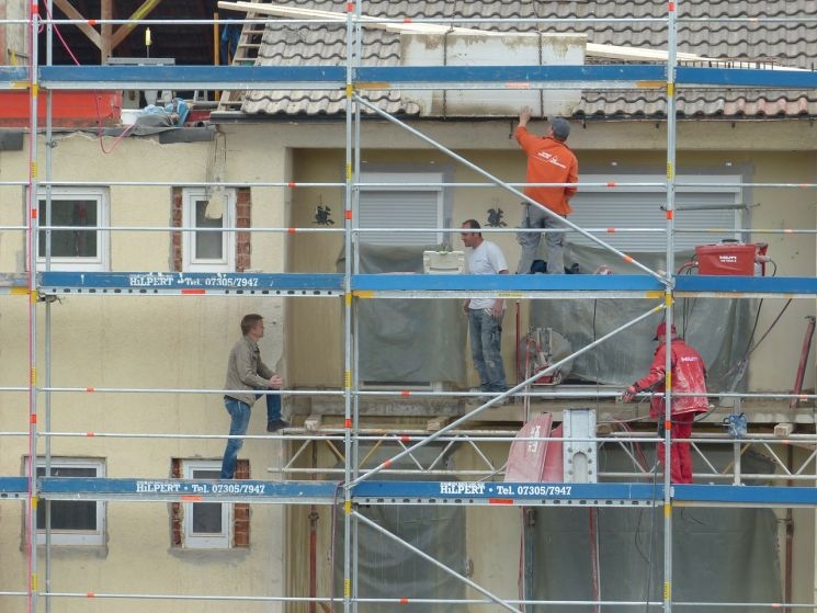Feketén foglalkoztatták a munkások felét egy szombathelyi építkezésen