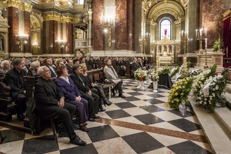 Elbúcsúztatták Harangozó Terit Elbúcsúztatták Harangozó Terit