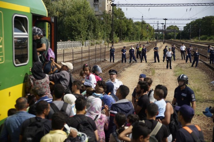 Migránsok szálltak fel a Budapestről Szzombathelyre induló intercityre Migránsok szálltak fel a Budapestről Szzombathelyre induló intercityre