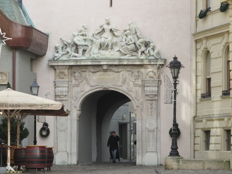 Sopron szimbóluma: a Tűztorony Sopron szimbóluma: a Tűztorony