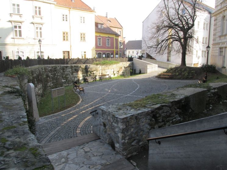 Séta a soproni Várfalsétány történelmi útvonalán Séta a soproni Várfalsétány történelmi útvonalán