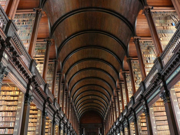 A Dublini Trinity College Könyvtára (Írország) A Dublini Trinity College Könyvtára (Írország)