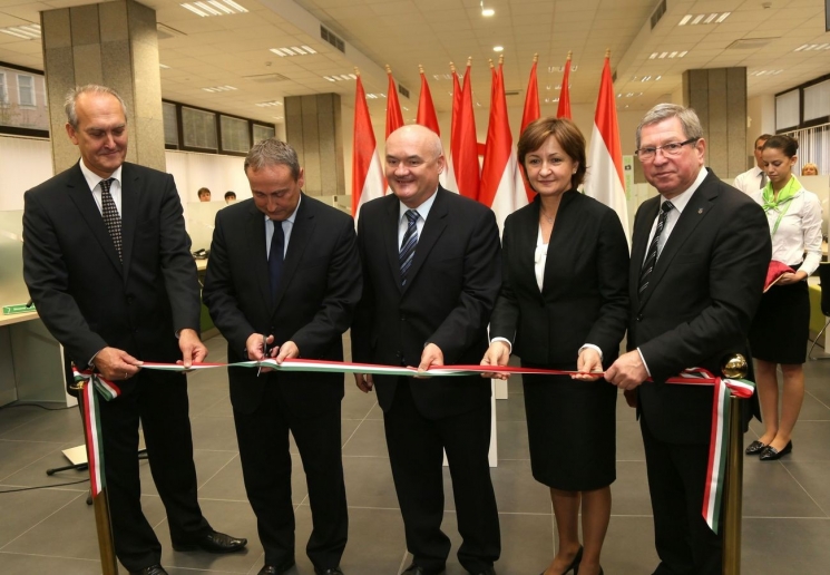Kormányablak lett az okmányirodából a szombathelyi Bejczy utcában