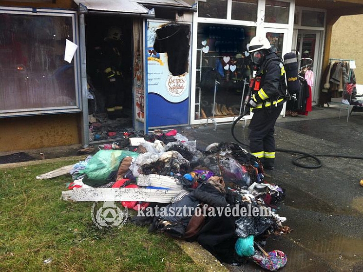 Tűz egy körmendi ruhaüzletben 