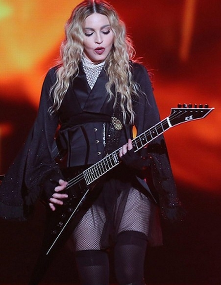 Madonna amerikai énekesnő európai turnéja első állomásán, Kölnben