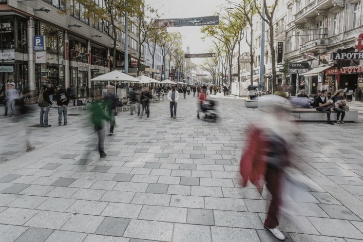 A nemrég sétálóutcává átalakított Mariahilferstraße.