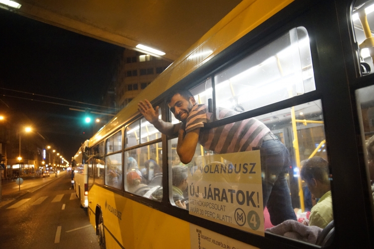 Az osztrákok nem lezárják, hanem megnyitják a határokat. Az osztrákok nem lezárják, hanem megnyitják a határokat.