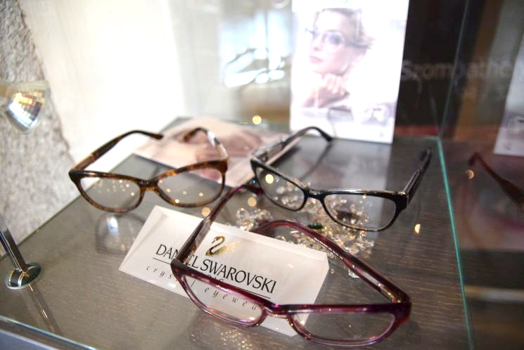 Szemüvegek, kontaktlencsék és egyedülálló szolgáltatások a Miklósi Optikában