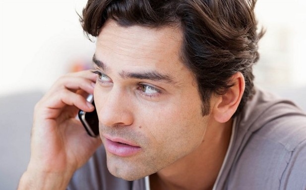 A mobiltelefonok károsíthatják a férfiak nemzőképességét A mobiltelefonok károsíthatják a férfiak nemzőképességét