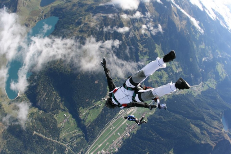 Mountain Gravity nemzetközi ejtőernyős fesztivál Svájcban