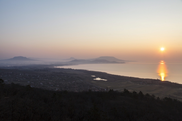 Ilyen volt a napfelkelte a Balatonnál