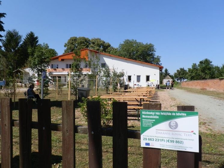 Átadták a felújított közösségi házat Nemesbődön Átadták a felújított közösségi házat Nemesbődön