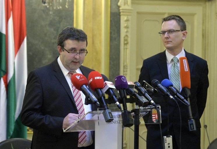 Mennyi béremelést is követelnek az elégedetlen pedagógusok? Mennyi béremelést is követelnek az elégedetlen pedagógusok?
