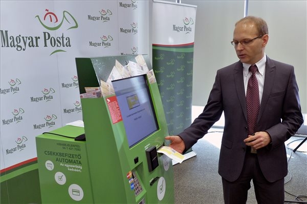 Csekkbefizető automatákat telepít a posta Csekkbefizető automatákat telepít a posta