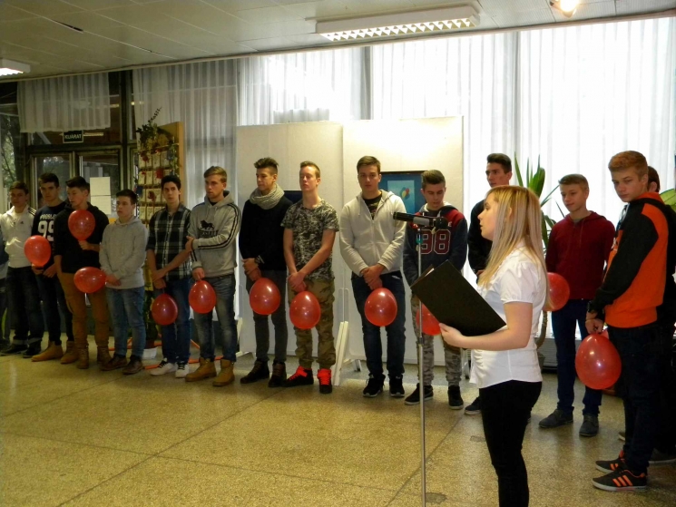 Szendi-Szűcs István keramikus-grafikus-fotós kiállítása a Puskás Galériában Szendi-Szűcs István keramikus-grafikus-fotós kiállítása a Puskás Galériában