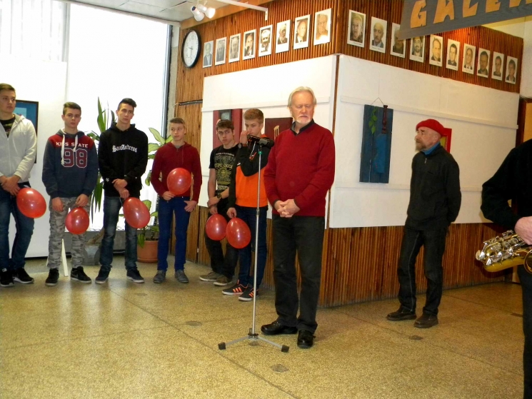 Szendi-Szűcs István keramikus-grafikus-fotós kiállítása a Puskás Galériában Szendi-Szűcs István keramikus-grafikus-fotós kiállítása a Puskás Galériában
