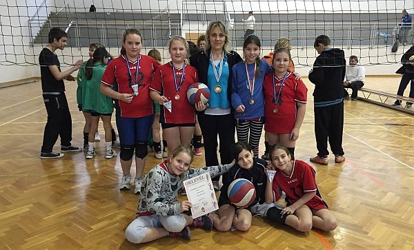 Szupermini (U10) siker a nagybajomi utánpótlás röplabda tornán
