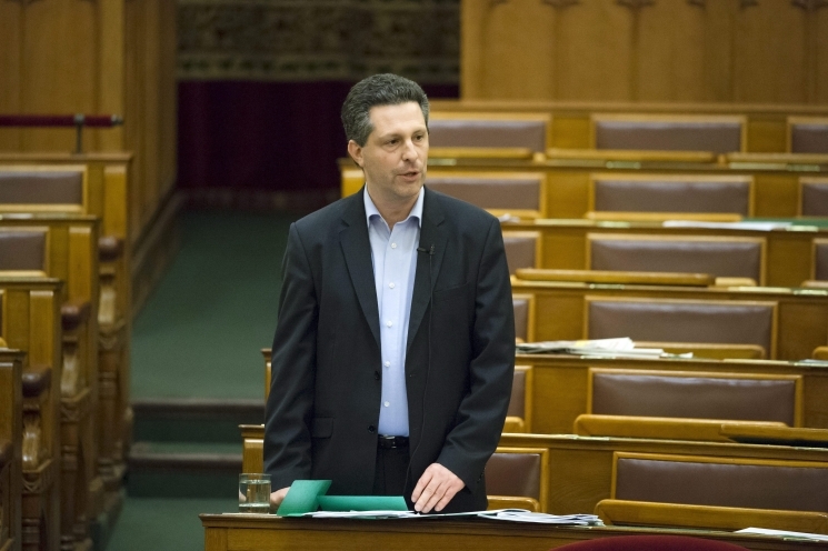 Schiffer András távozik a politikából