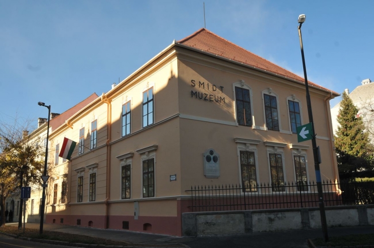 Szombathelyen átadtak egy homlokzatot és lehagytak egy ékezetet