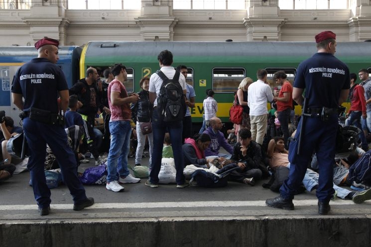 Migránsok szálltak fel a Budapestről Szzombathelyre induló intercityre