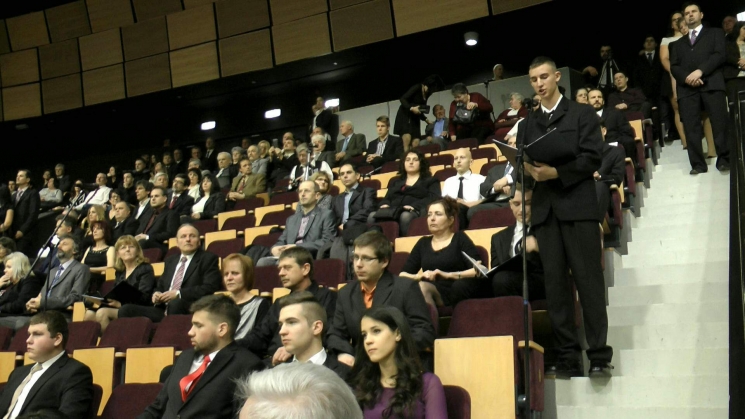 A Puskás végzősei is szalagot kaptak