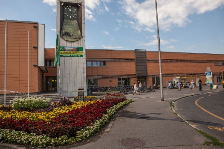 Elkészült a szolgáltatóház a soproni vasútállomáson Elkészült a szolgáltatóház a soproni vasútállomáson