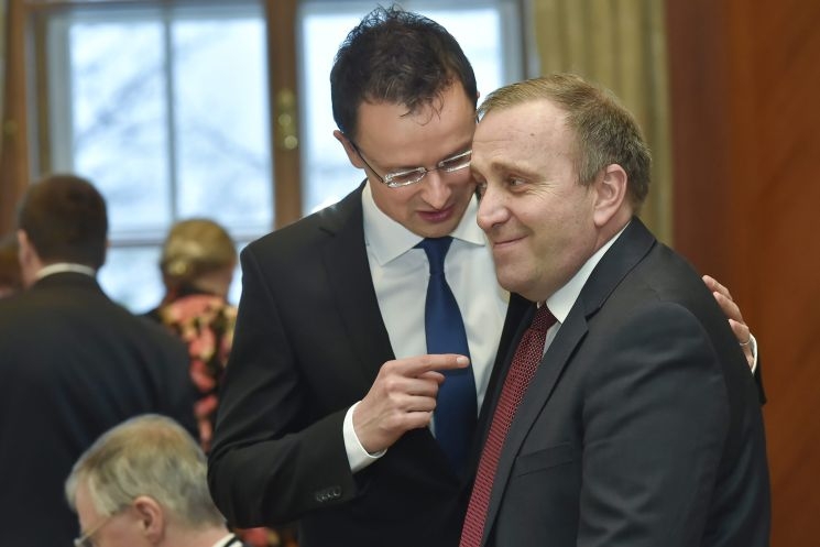 Szijjártó sokkal jobban érezte magát a Magas Tártában, mint Áder Törökországban Szijjártó sokkal jobban érezte magát a Magas Tártában, mint Áder Törökországban