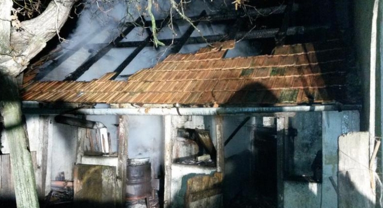 Kigyulladt baromfiólból mentettek állatokat a tűzoltók Kigyulladt baromfiólból mentettek állatokat a tűzoltók