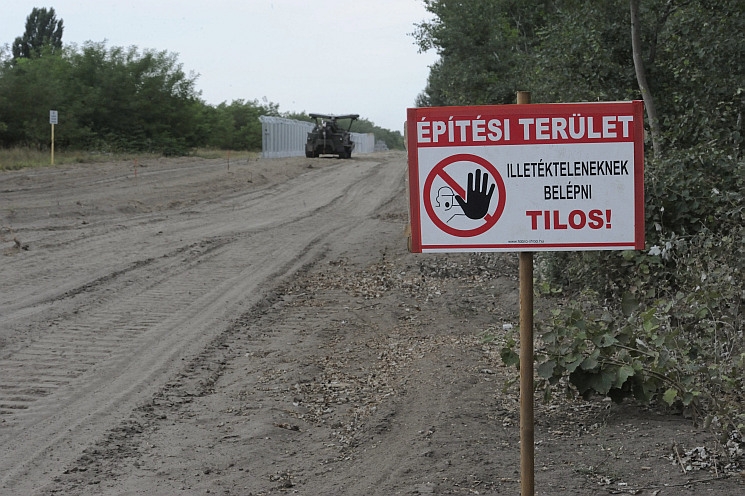 Már dolgoznak a déli "vasfüggönyön"