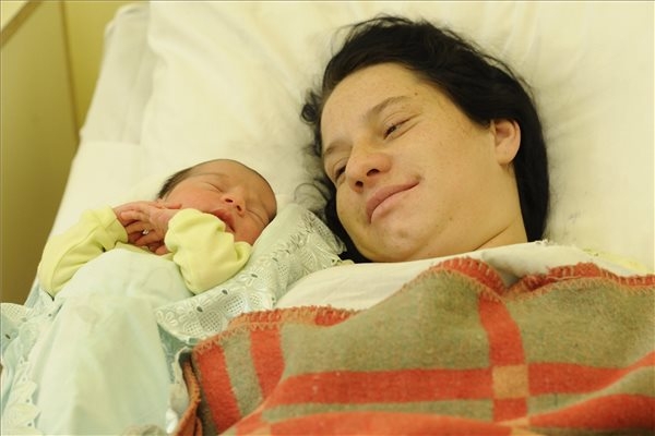 Az ország idei első újszülöttje a makói kórházban született Rácz Péter Rikárdó lett.