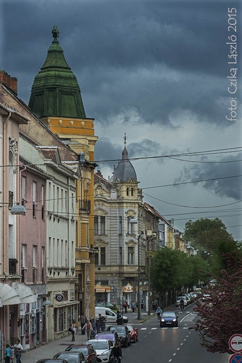 Viharfelhők a szombathelyli Király utca felett