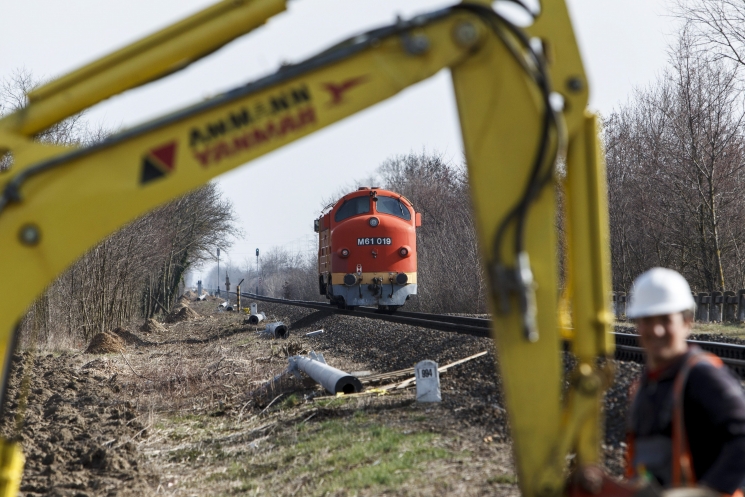Uniós pénzből korszerűsítik a Szombathely-Zalaszentiván vasútvonalat Uniós pénzből korszerűsítik a Szombathely-Zalaszentiván vasútvonalat