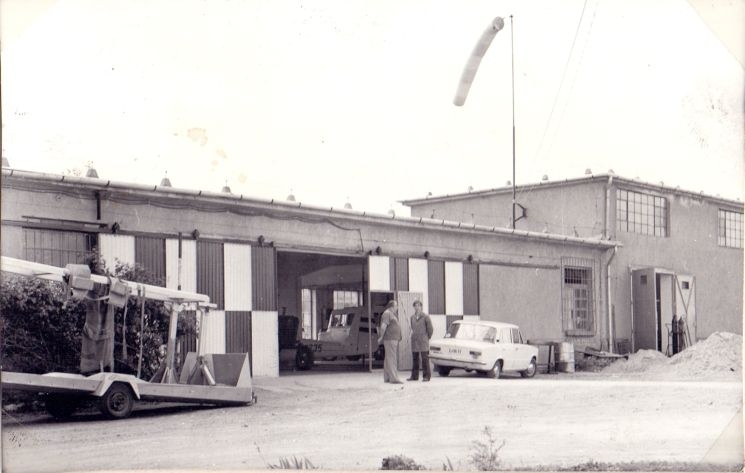 Reptéri javítóműhely. Átalakított, bővített hangár, ahol később a Góbékat javították (1979)