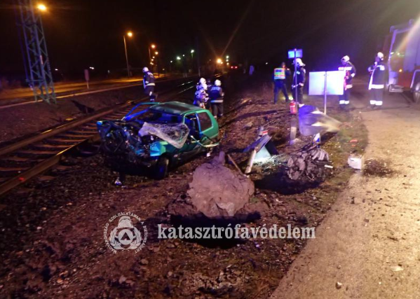 Vonat és személyautó ütközött Szombathelynél