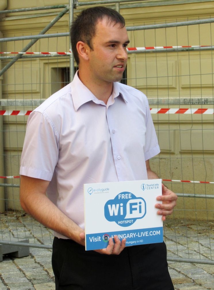 Ezentúl ingyen internetezhetünk Sopron Fő terén