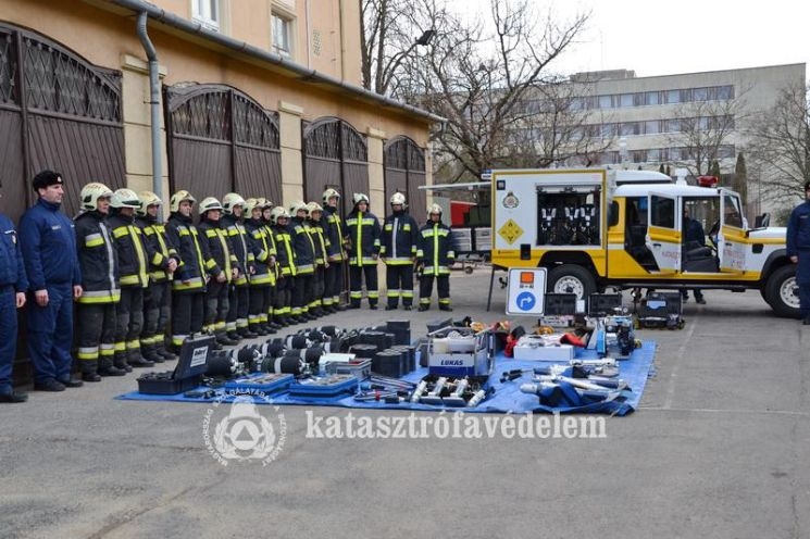 Mobil labort és műszaki mentési eszközöket kaptak a megyei katasztrófavédők Mobil labort és műszaki mentési eszközöket kaptak a megyei katasztrófavédők