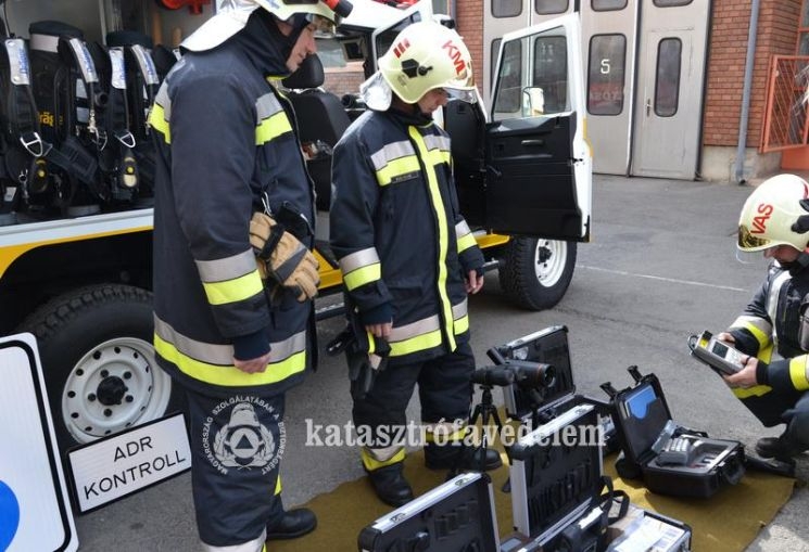 Mobil labort és műszaki mentési eszközöket kaptak a megyei katasztrófavédők Mobil labort és műszaki mentési eszközöket kaptak a megyei katasztrófavédők