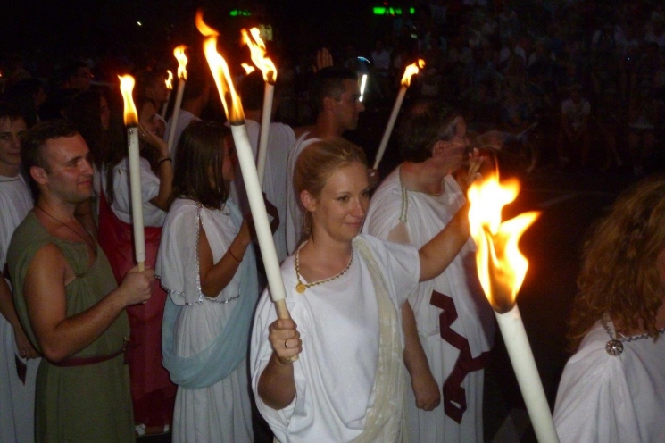 XVI. Savaria karnevál péntek esti jelmezes felvonulás képei XVI. Savaria karnevál péntek esti jelmezes felvonulás képei