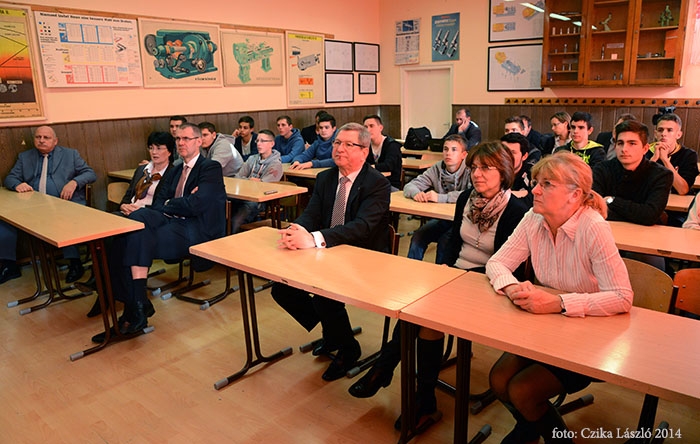 Csúcstechnológiás oktatószoftver a Szombathelyi Műszaki Szakképzőben Csúcstechnológiás oktatószoftver a Szombathelyi Műszaki Szakképzőben