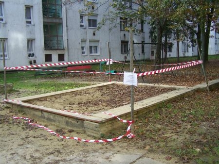 Szennyvíz kerülhetett két homokozóba a szombathelyi Derkovits lakótelepen Szennyvíz kerülhetett két homokozóba a szombathelyi Derkovits lakótelepen