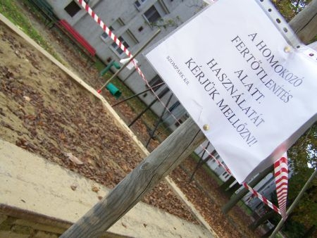 Szennyvíz kerülhetett két homokozóba a szombathelyi Derkovits lakótelepen Szennyvíz kerülhetett két homokozóba a szombathelyi Derkovits lakótelepen