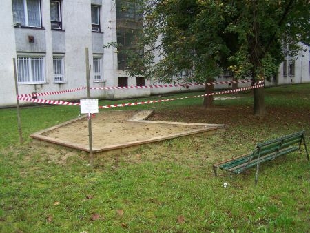 Szennyvíz kerülhetett két homokozóba a szombathelyi Derkovits lakótelepen Szennyvíz kerülhetett két homokozóba a szombathelyi Derkovits lakótelepen